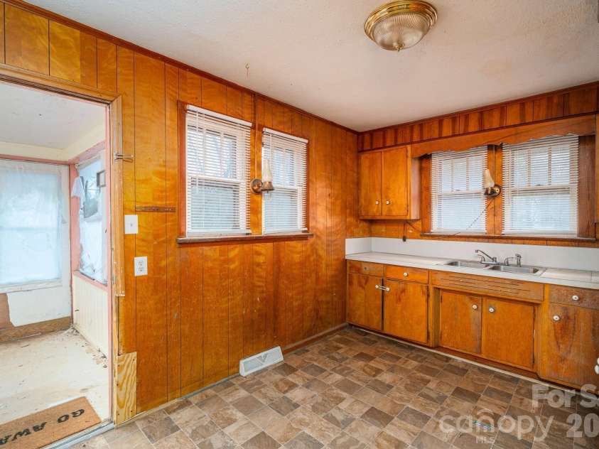 2784 Nc 27 Highway, Lincolnton, NC 28092.  MLS# CAR4340985, YatesRealty ID 9590. 2784 Kitchen