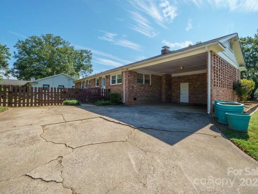 5748 Farmbrook Drive, Charlotte, NC 28210.  MLS# CAR4302947, YatesRealty ID 9592. 2 car carport!