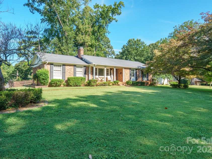 5748 Farmbrook Drive, Charlotte, NC 28210.  MLS# CAR4302947, YatesRealty ID 9592. Charming, ALL BRICK, 3 Bedroom, 2 Bath Ranch with 2 car carport, welcoming, covered front porch & fenced back yard, located in highly desirable area of Charlotte!