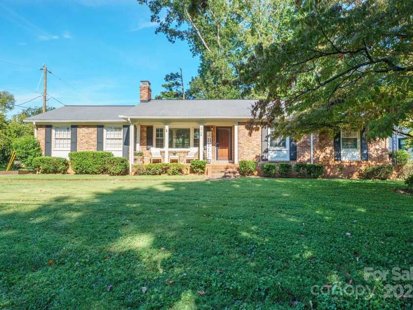 5748 Farmbrook Drive, Charlotte, NC 28210.  MLS# CAR4302947, YatesRealty ID 9592. Charming, ALL BRICK, 3 Bedroom, 2 Bath Ranch with 2 car carport, welcoming, covered front porch & fenced back yard, located in highly desirable area of Charlotte! 