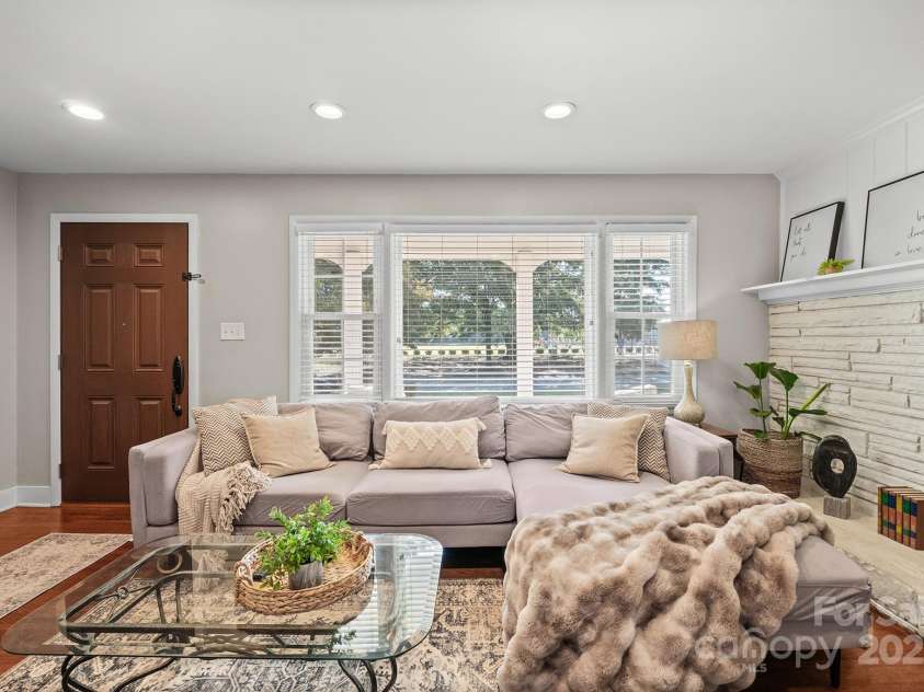 5748 Farmbrook Drive, Charlotte, NC 28210.  MLS# CAR4302947, YatesRealty ID 9592. Great Room with cozy wood burning fireplace, recessed lighting, hardwood flooring & great natural light!