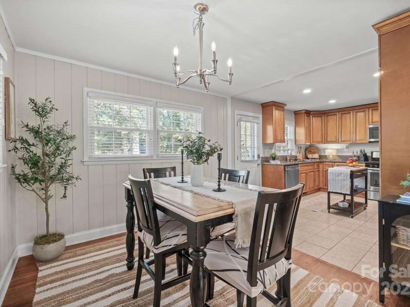 5748 Farmbrook Drive, Charlotte, NC 28210.  MLS# CAR4302947, YatesRealty ID 9592. Open Dining Area flows nicely into Kitchen!