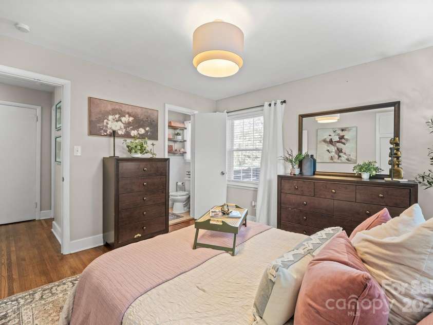 5748 Farmbrook Drive, Charlotte, NC 28210.  MLS# CAR4302947, YatesRealty ID 9592. Primary Bedroom features private, ensuite bath & hardwood floors!