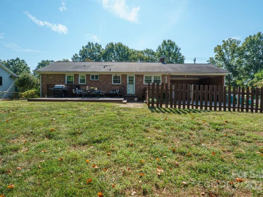 5748 Farmbrook Drive, Charlotte, NC 28210.  MLS# CAR4302947, YatesRealty ID 9592. Roomy Deck great for relaxing & unwinding & enjoying your large, fenced back yard with plenty of mature trees for shade/privacy & yard has tons of room for activities!