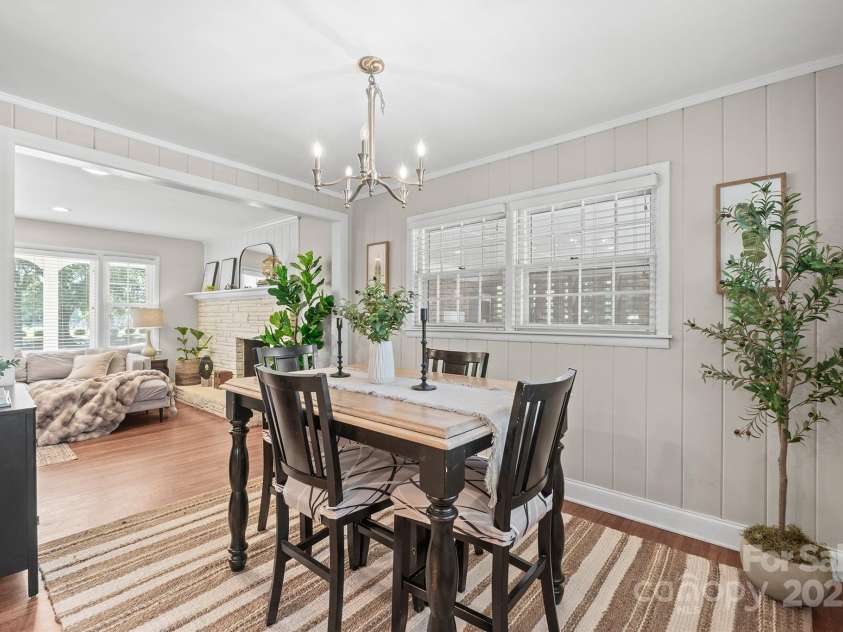 5748 Farmbrook Drive, Charlotte, NC 28210.  MLS# CAR4302947, YatesRealty ID 9592. Spacious Dining Area with nice natural light!