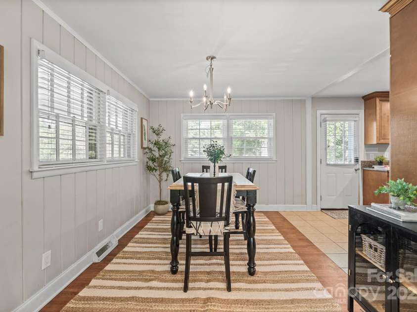 5748 Farmbrook Drive, Charlotte, NC 28210.  MLS# CAR4302947, YatesRealty ID 9592. Spacious Dining Area with nice natural light pouring in & hardwood floors!