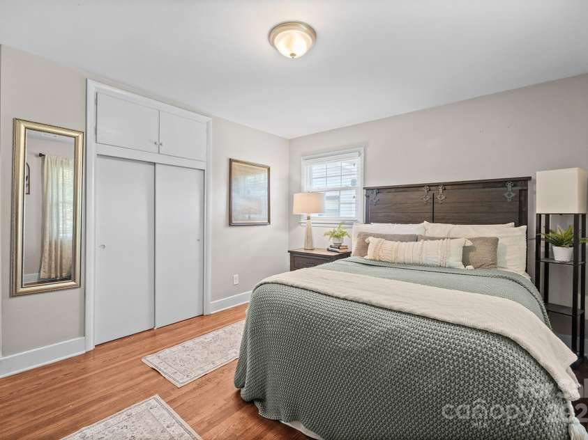 5748 Farmbrook Drive, Charlotte, NC 28210.  MLS# CAR4302947, YatesRealty ID 9592. Spacious Secondary Bedroom features hardwood floors & plenty of natural light!