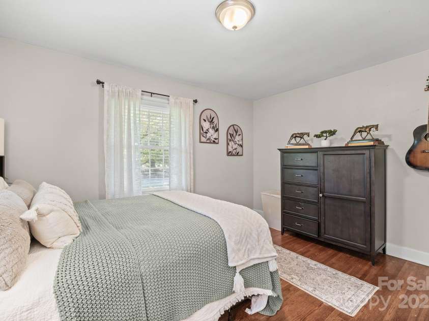 5748 Farmbrook Drive, Charlotte, NC 28210.  MLS# CAR4302947, YatesRealty ID 9592. Spacious Secondary Bedroom features hardwood floors & plenty of natural light!