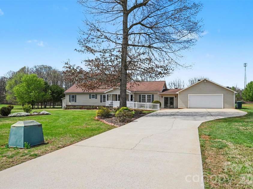 109 Beechwood Drive, Salisbury, NC 28147.  MLS# CAR4359659, YatesRealty ID 9594. 