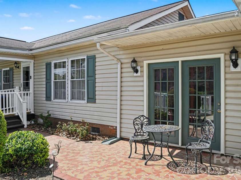 109 Beechwood Drive, Salisbury, NC 28147.  MLS# CAR4359659, YatesRealty ID 9594. 