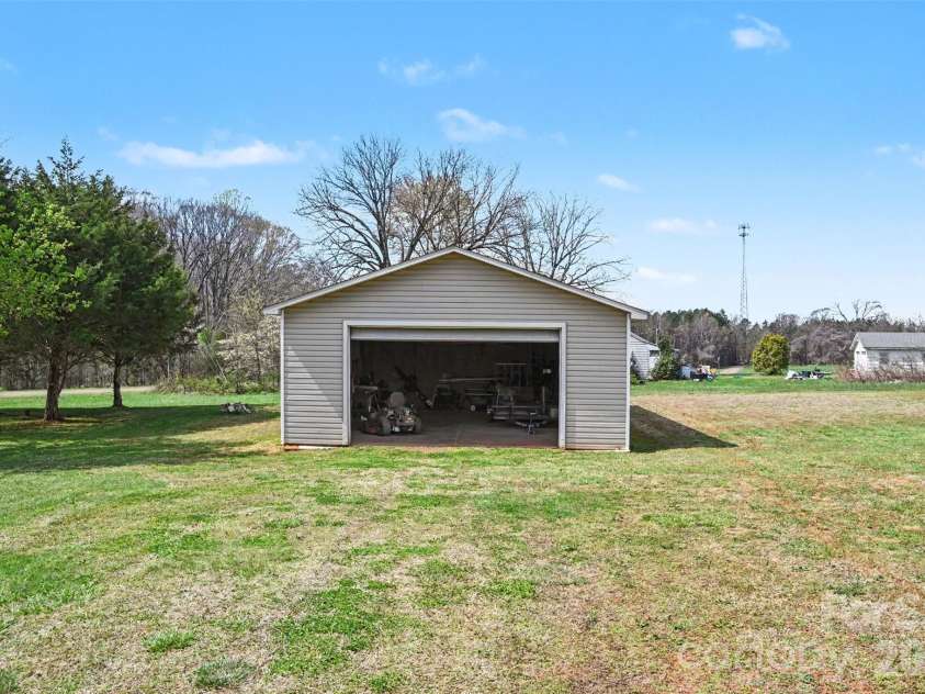 109 Beechwood Drive, Salisbury, NC 28147.  MLS# CAR4359659, YatesRealty ID 9594. 