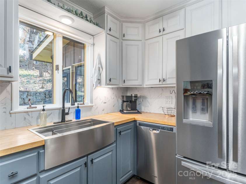 570 County Road, Waynesville, NC 28785.  MLS# CAR4240075, YatesRealty ID 9594. 
