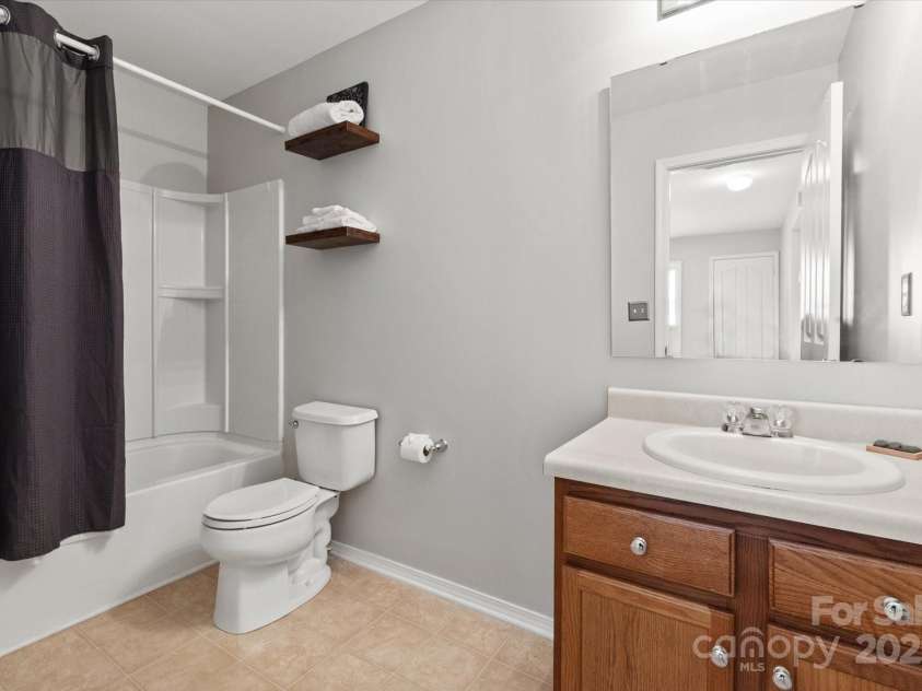 158 Council House Road, Fort Mill, SC 29708.  MLS# CAR4239888, YatesRealty ID 9596. Hall bath for secondary bedrooms