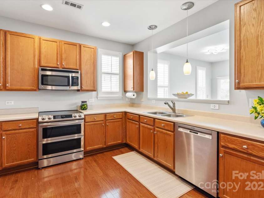 158 Council House Road, Fort Mill, SC 29708.  MLS# CAR4239888, YatesRealty ID 9596. Large Light filled kitchen opening to living room