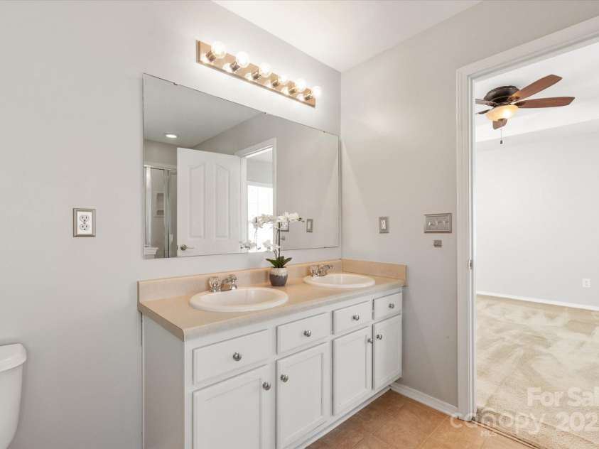 158 Council House Road, Fort Mill, SC 29708.  MLS# CAR4239888, YatesRealty ID 9596. Primary ensuite bathroom