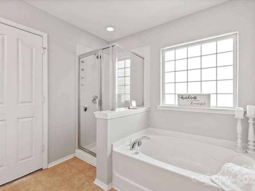 158 Council House Road, Fort Mill, SC 29708.  MLS# CAR4239888, YatesRealty ID 9596. Wonderful Soaking tub and separate shower