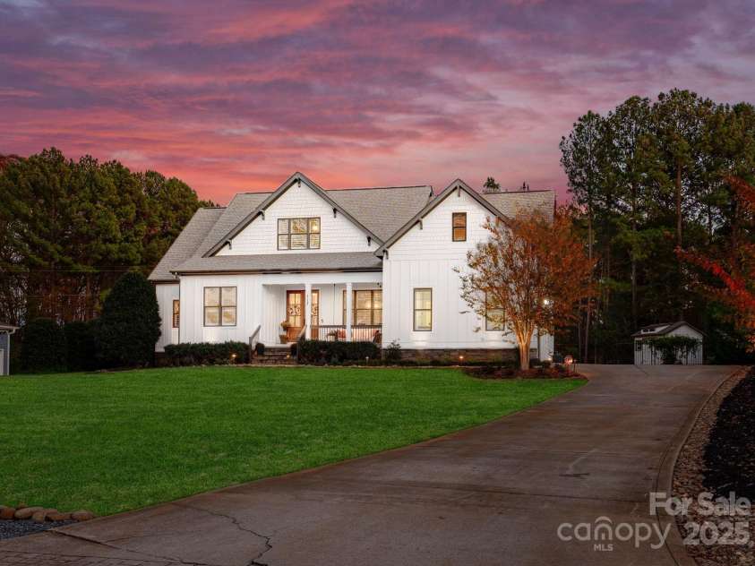 117 Yellow Jacket Circle, Mooresville, NC 28117.  MLS# CAR4220754, YatesRealty ID 9597. 