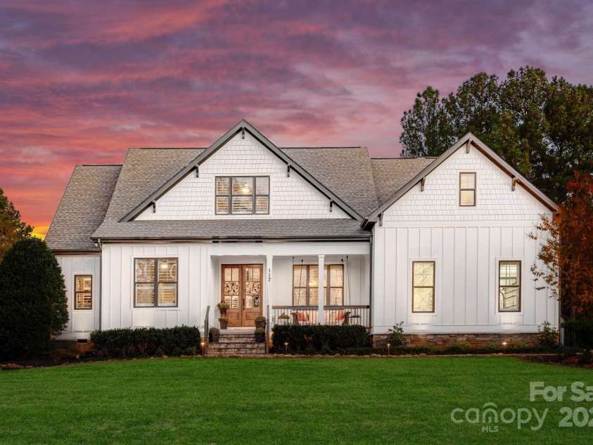 117 Yellow Jacket Circle, Mooresville, NC 28117.  MLS# CAR4220754, YatesRealty ID 9597. Welcome to 117 Yellow Jacket Circle!