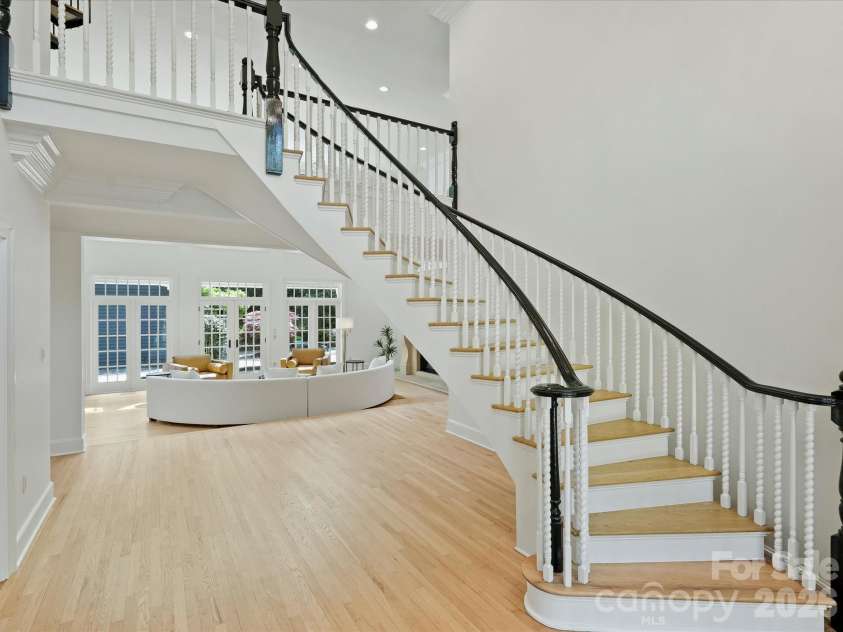 8226 Fairview Road, Charlotte, NC 28226.  MLS# CAR4362159, YatesRealty ID 9597. Foyer 