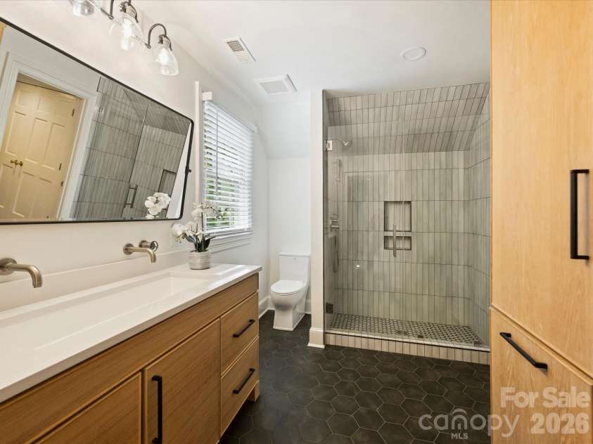 8226 Fairview Road, Charlotte, NC 28226.  MLS# CAR4362159, YatesRealty ID 9597. Full Bath 