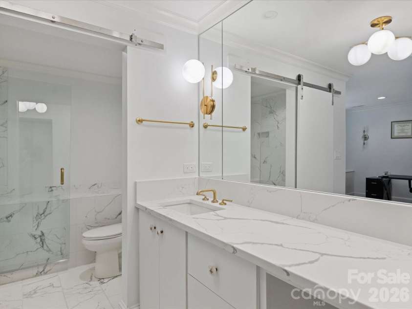 8226 Fairview Road, Charlotte, NC 28226.  MLS# CAR4362159, YatesRealty ID 9597. Full Bath 
