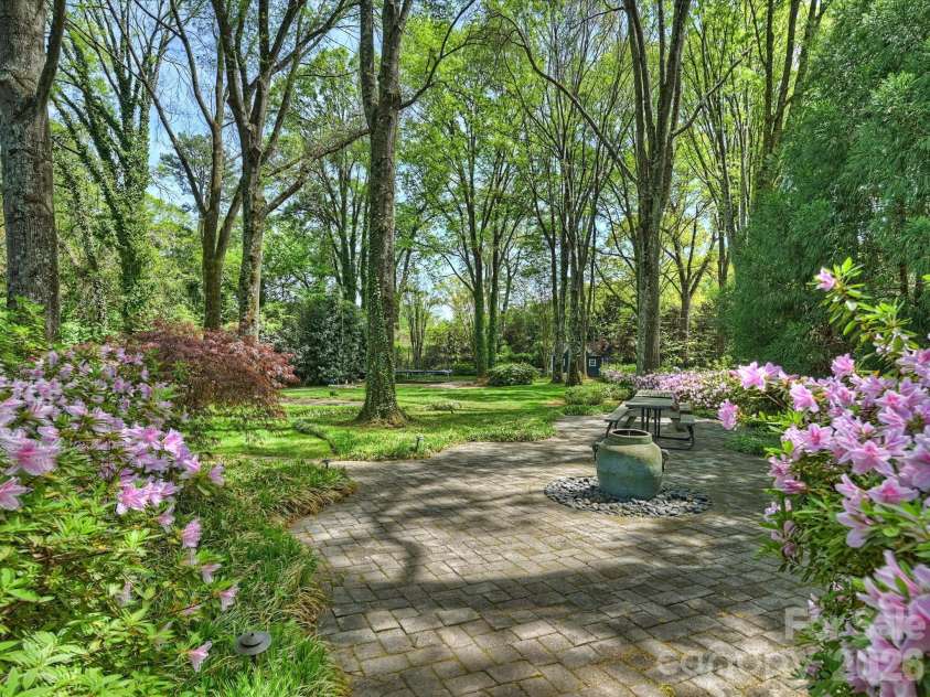 8226 Fairview Road, Charlotte, NC 28226.  MLS# CAR4362159, YatesRealty ID 9597. Gardens 