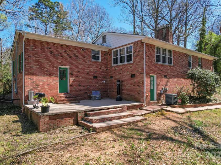 8101 Kerrybrook Circle, Charlotte, NC 28214.  MLS# CAR4222588, YatesRealty ID 9598. 