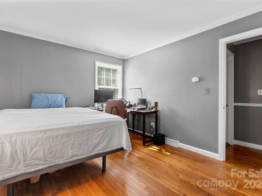 8101 Kerrybrook Circle, Charlotte, NC 28214.  MLS# CAR4222588, YatesRealty ID 9598. 