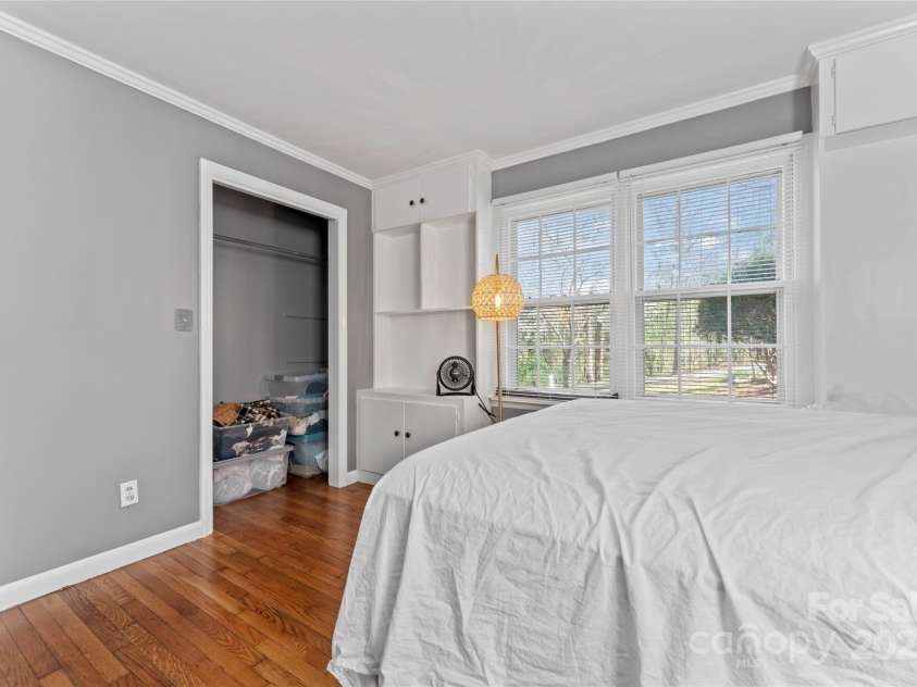 8101 Kerrybrook Circle, Charlotte, NC 28214.  MLS# CAR4222588, YatesRealty ID 9598. 