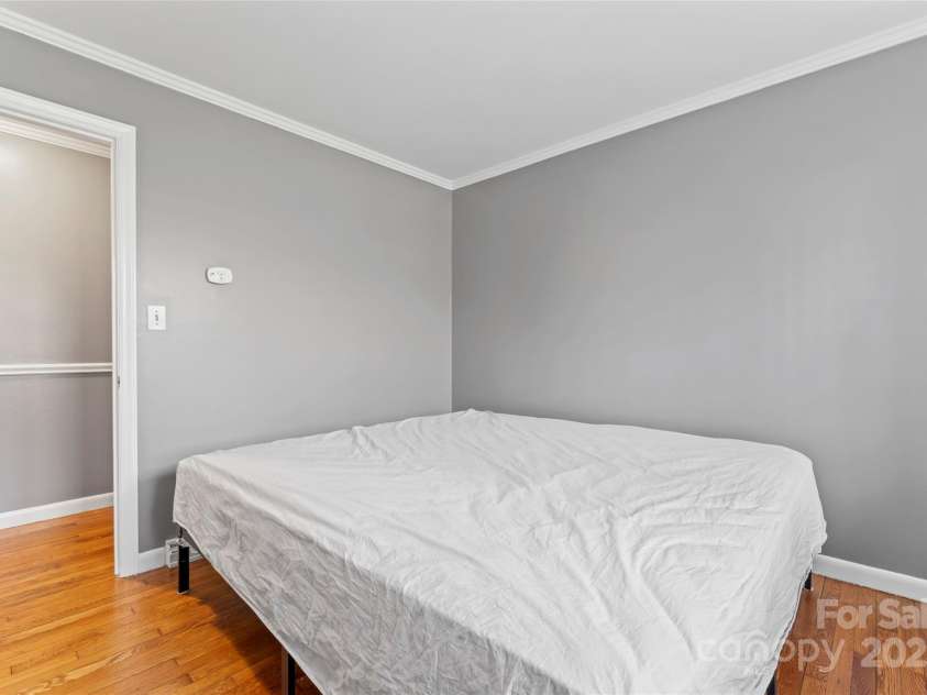 8101 Kerrybrook Circle, Charlotte, NC 28214.  MLS# CAR4222588, YatesRealty ID 9598. 