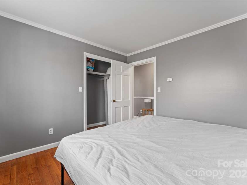 8101 Kerrybrook Circle, Charlotte, NC 28214.  MLS# CAR4222588, YatesRealty ID 9598. 