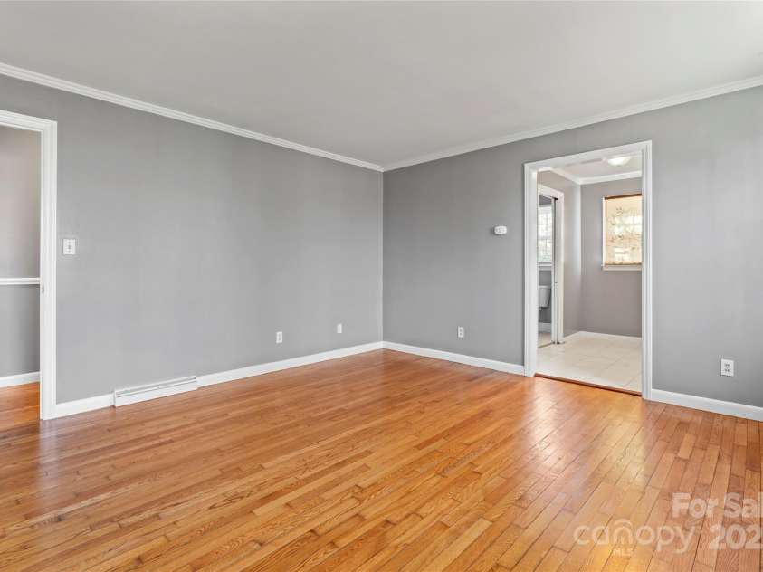 8101 Kerrybrook Circle, Charlotte, NC 28214.  MLS# CAR4222588, YatesRealty ID 9598. 