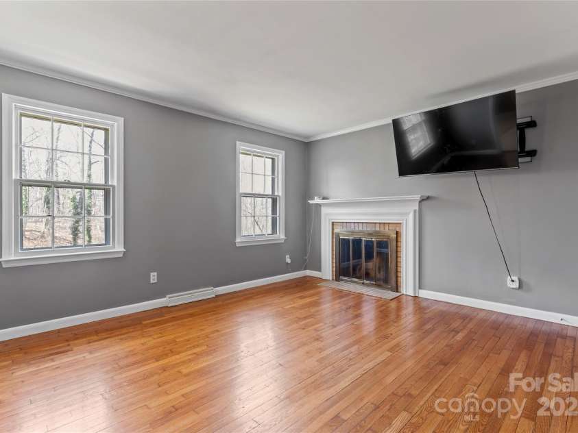 8101 Kerrybrook Circle, Charlotte, NC 28214.  MLS# CAR4222588, YatesRealty ID 9598. 