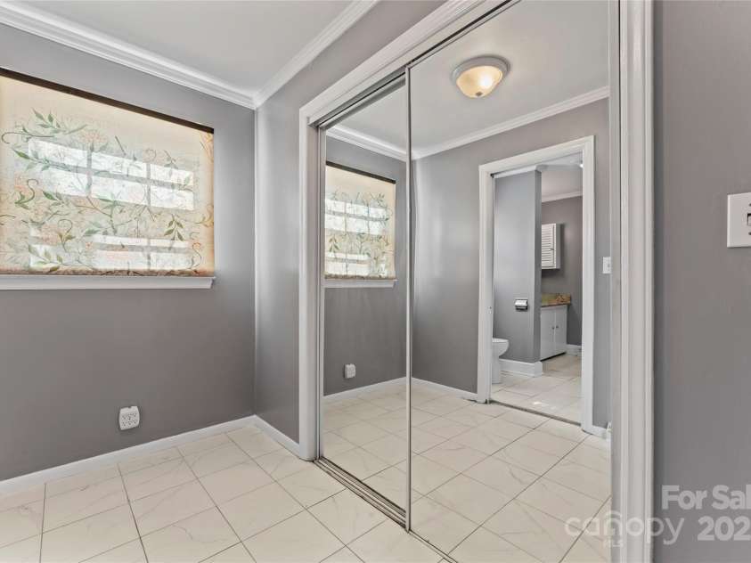 8101 Kerrybrook Circle, Charlotte, NC 28214.  MLS# CAR4222588, YatesRealty ID 9598. 