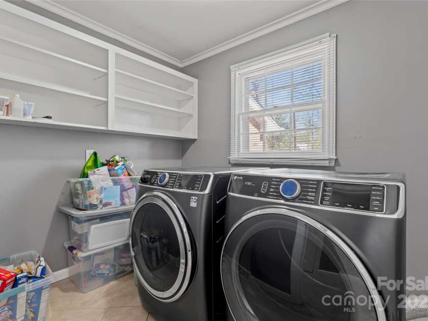 8101 Kerrybrook Circle, Charlotte, NC 28214.  MLS# CAR4222588, YatesRealty ID 9598. 