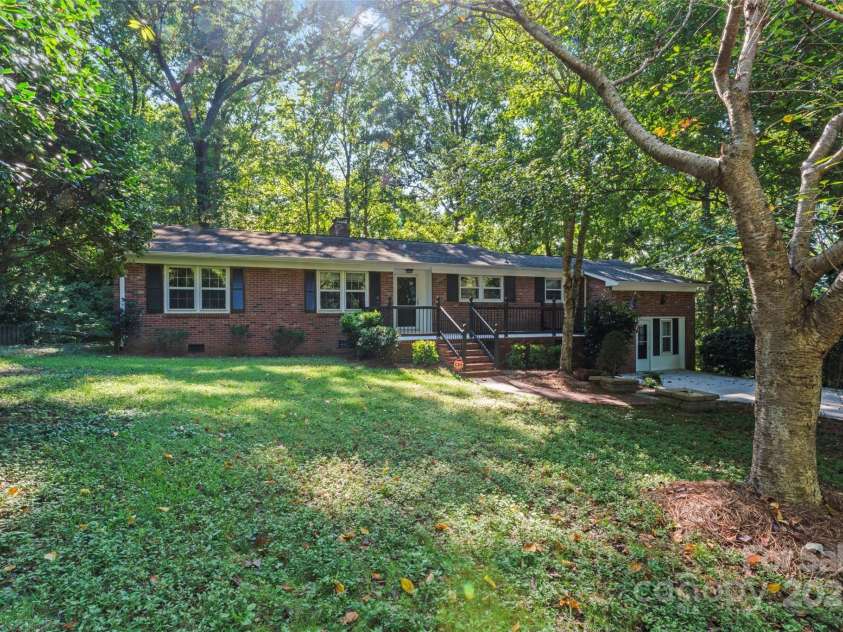 8101 Kerrybrook Circle, Charlotte, NC 28214.  MLS# CAR4222588, YatesRealty ID 9598. 