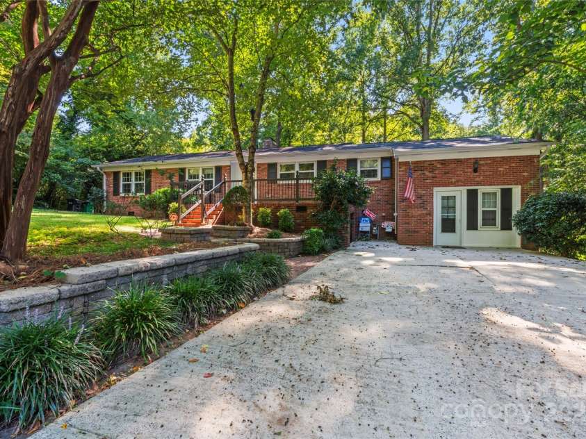 8101 Kerrybrook Circle, Charlotte, NC 28214.  MLS# CAR4222588, YatesRealty ID 9598. 