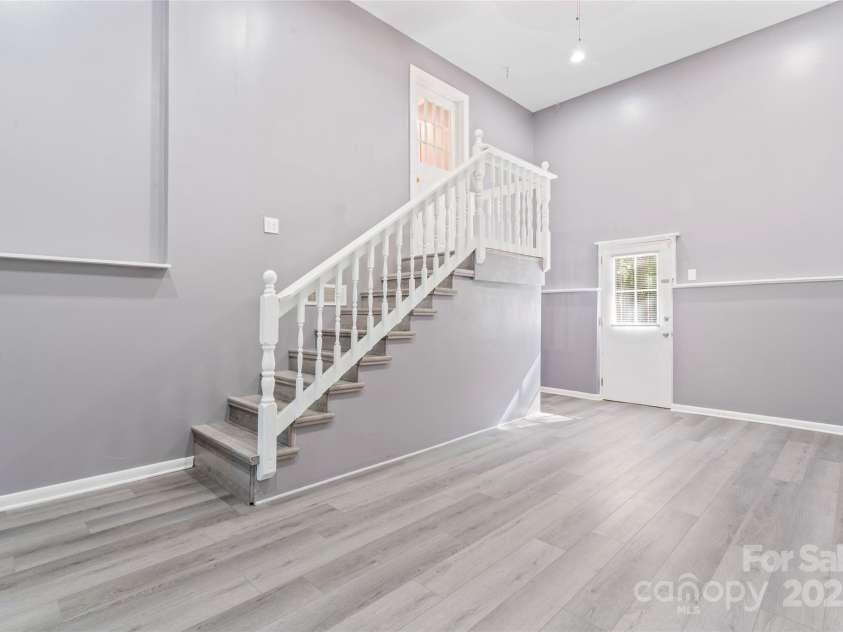 8101 Kerrybrook Circle, Charlotte, NC 28214.  MLS# CAR4222588, YatesRealty ID 9598. 