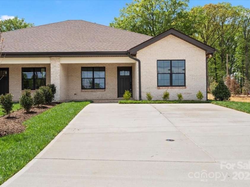 2429 Ellen Avenue, Charlotte, NC 28208.  MLS# CAR4222733, YatesRealty ID 9599. 