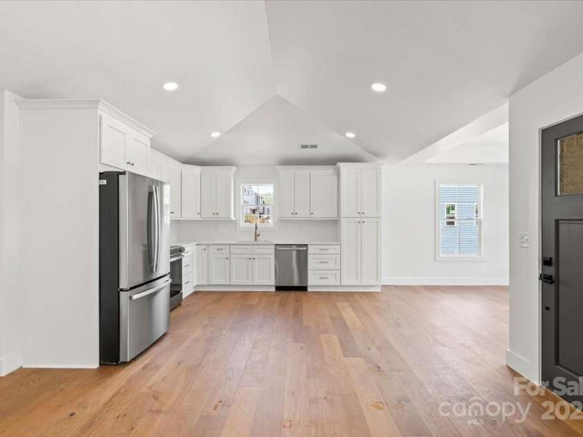2429 Ellen Avenue, Charlotte, NC 28208.  MLS# CAR4222733, YatesRealty ID 9599. 