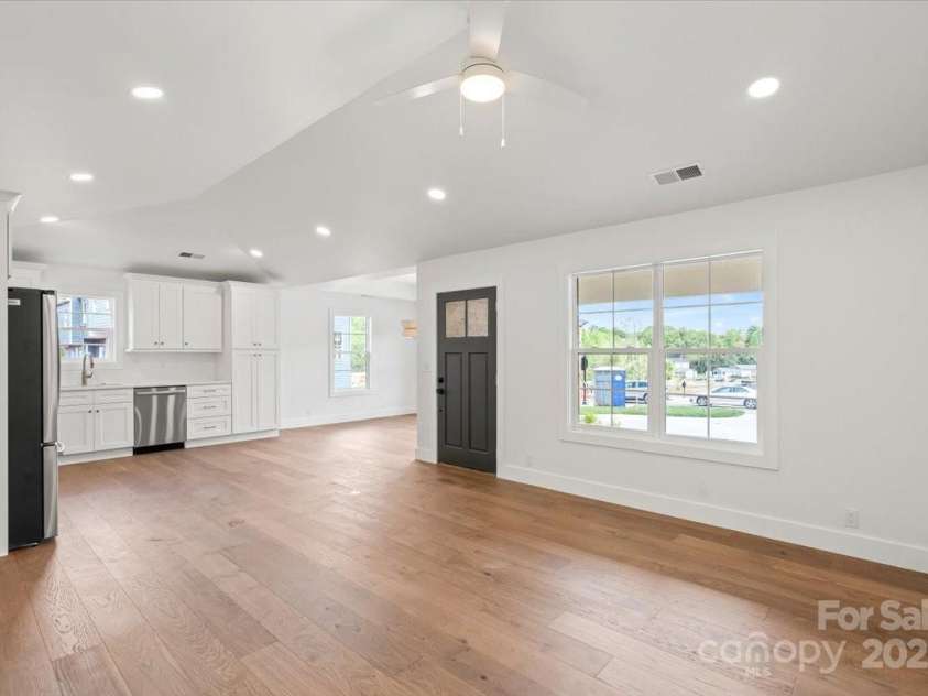 2429 Ellen Avenue, Charlotte, NC 28208.  MLS# CAR4222733, YatesRealty ID 9599. 