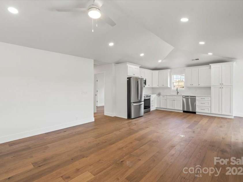 2429 Ellen Avenue, Charlotte, NC 28208.  MLS# CAR4222733, YatesRealty ID 9599. 