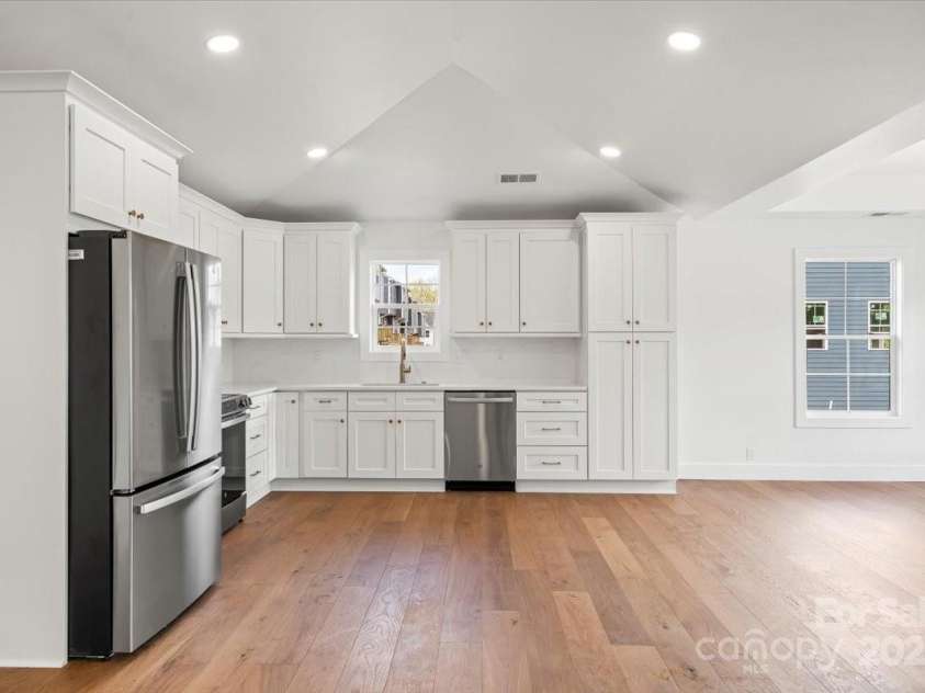 2429 Ellen Avenue, Charlotte, NC 28208.  MLS# CAR4222733, YatesRealty ID 9599. 