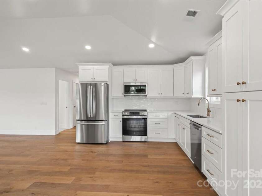 2429 Ellen Avenue, Charlotte, NC 28208.  MLS# CAR4222733, YatesRealty ID 9599. 