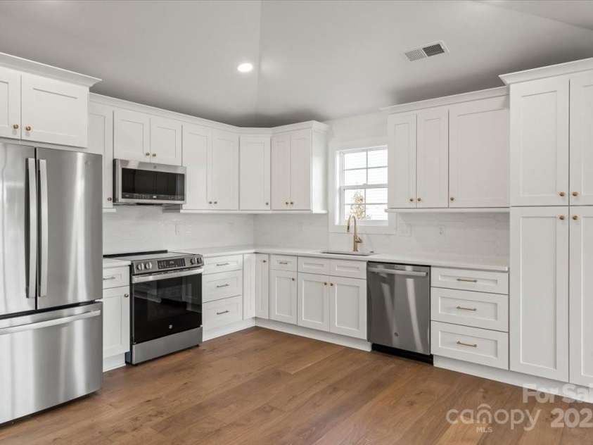 2429 Ellen Avenue, Charlotte, NC 28208.  MLS# CAR4222733, YatesRealty ID 9599. 