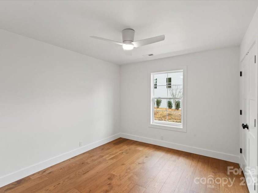 2429 Ellen Avenue, Charlotte, NC 28208.  MLS# CAR4222733, YatesRealty ID 9599. 