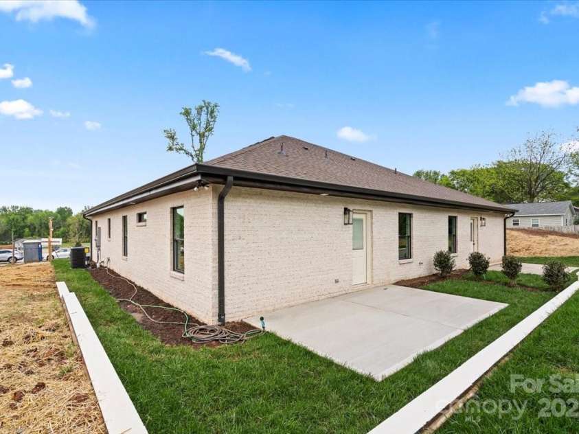 2429 Ellen Avenue, Charlotte, NC 28208.  MLS# CAR4222733, YatesRealty ID 9599. 