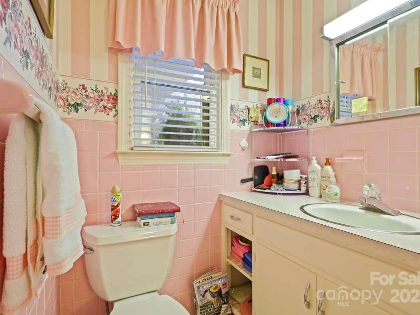 1074 Nikanor Road, West Jefferson, NC 28694.  MLS# CAR4289358, YatesRealty ID 96. 