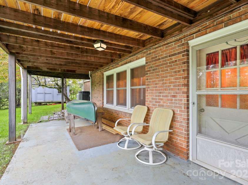 1074 Nikanor Road, West Jefferson, NC 28694.  MLS# CAR4289358, YatesRealty ID 96. 