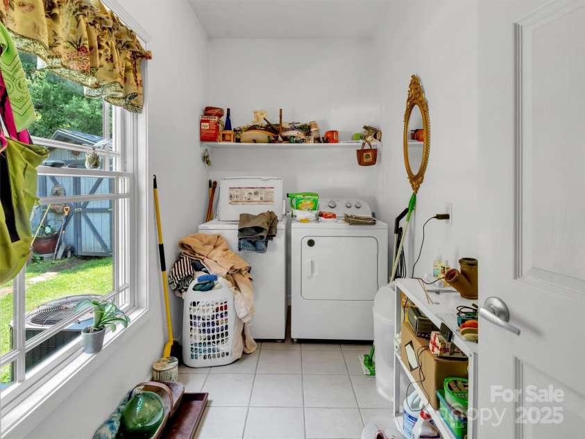 1592 Piney Hill Road, Burnsville, NC 28714.  MLS# CAR4269661, YatesRealty ID 96. 